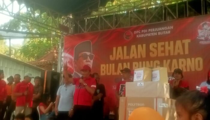 Jalan Sehat dan Aksi Sosial Semarakkan Penutupan Bulan Bung Karno di Blitar, Ribuan Warga Tumpah Ruah di Blumbang