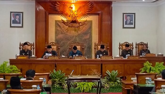 Rapat Paripurna DPRD Tulungagung, Pemkab Sampaikan Raperda Pertanggungjawaban APBD 2025