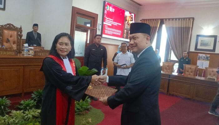 Rapat Paripurna PAW Wakil Ketua DPRD Tulungagung, Panhis Yody Wirawan Resmi Duduki Kursi Pimpinan