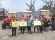 Serahkan Alsintan dan Beasiswa, Sarmuji Tegaskan Aspirasi Warga Tak Boleh Berhenti di Catatan